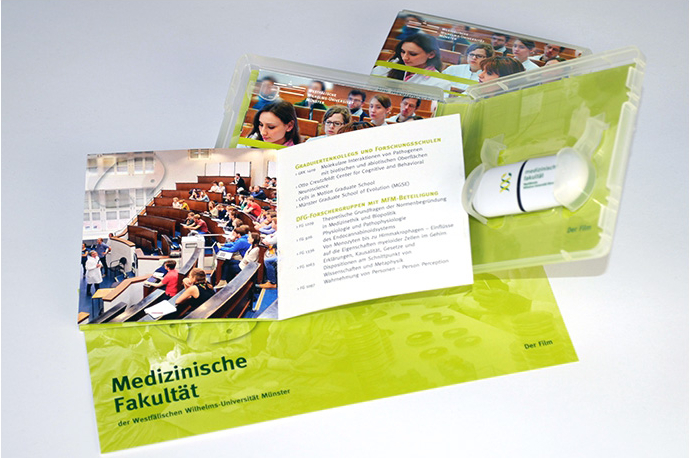 USB-Stick inkl. Verpackung und Booklet